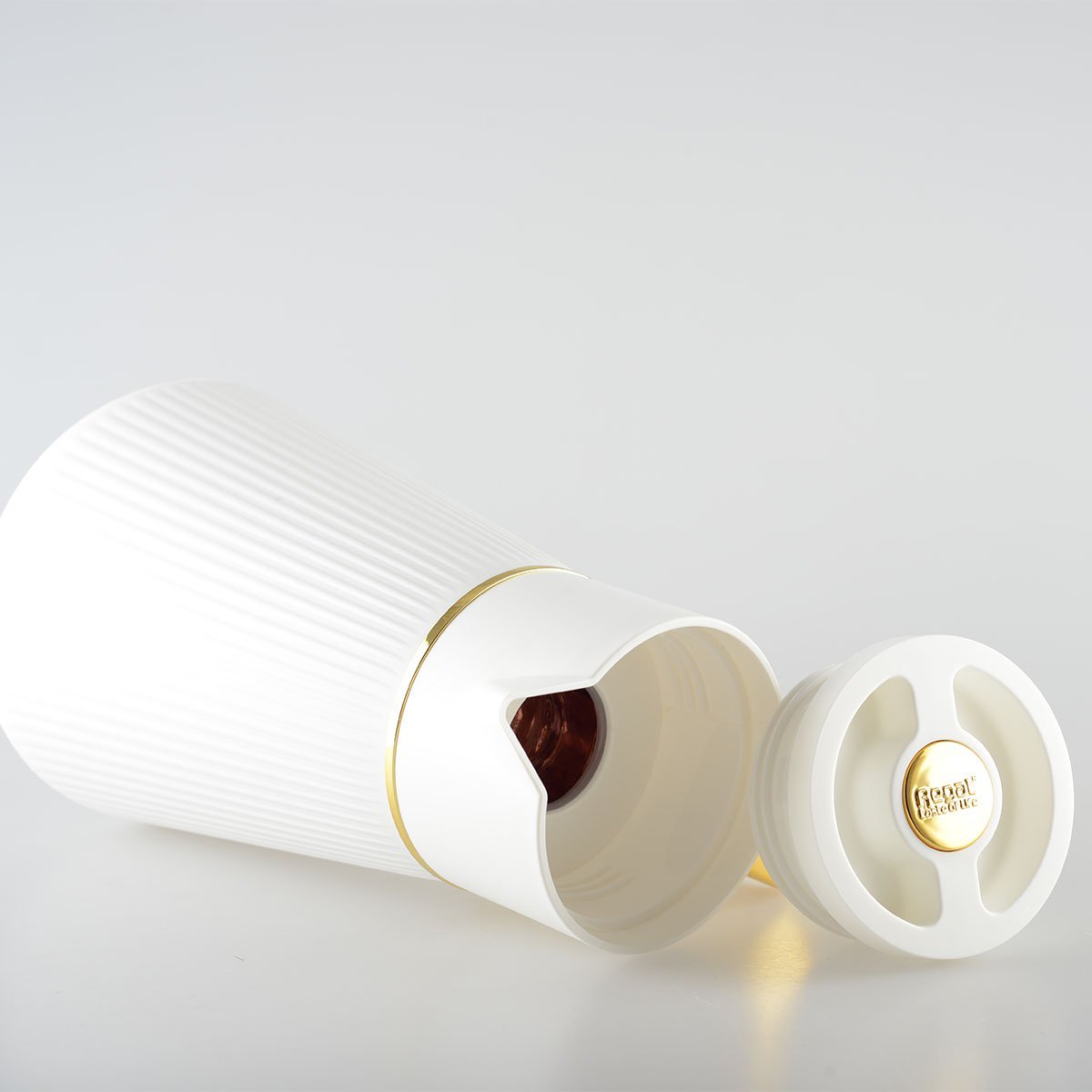 Witte thermoskan met gouden handgreep 1l - Afbeelding 4